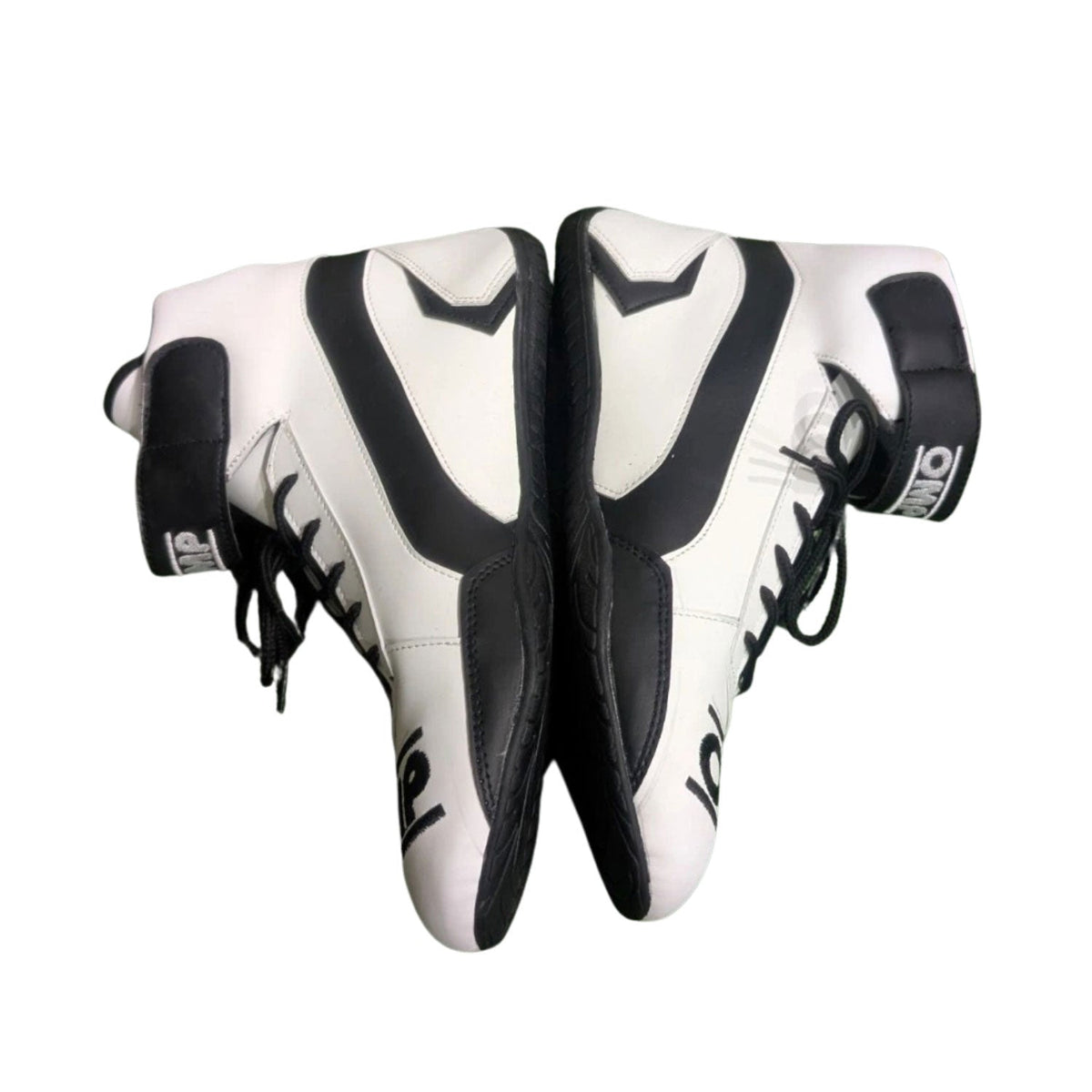 Sonny Hayes 2025 Racing Shoes – F1 The Movie Replica: pair of white and black 2025 Brad Pitt (Damson Idris) The Movie Racing F1 APXGP shoes - Kartx Gear.